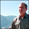 El Presidente Bush visita Moro Rock en el Parque Nacional de Secoyas (Sequoia National Park).