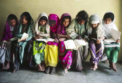 [image: Students in Karachi, Pakistan. (UN Photo #153528)]