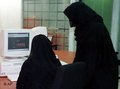 Saudische Frauen in einem Internetcafé in Riyad, Foto: AP