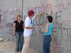 Israelische Friedensaktivisten an der Mauer, © www.geneva-accord.org