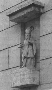St. Nikolausstatue als Fassadenschmuck