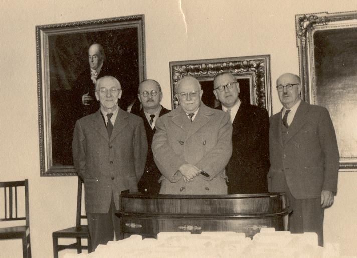 Hans Pemmer im Kreis seiner Crew; links der unermdliche Fotograf Franz Gttlicher, dessen gesamtes Archiv in unserem Besitz ist