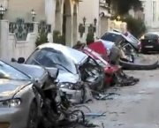 Zerstörte Autos in der umkämpften Stadt Homs.